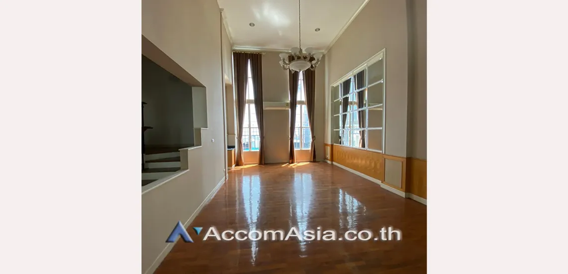 unitPet friendly |  4 Bedrooms  House For Rent in Sukhumvit, Bangkok  near BTS Thong Lo (AA30356)