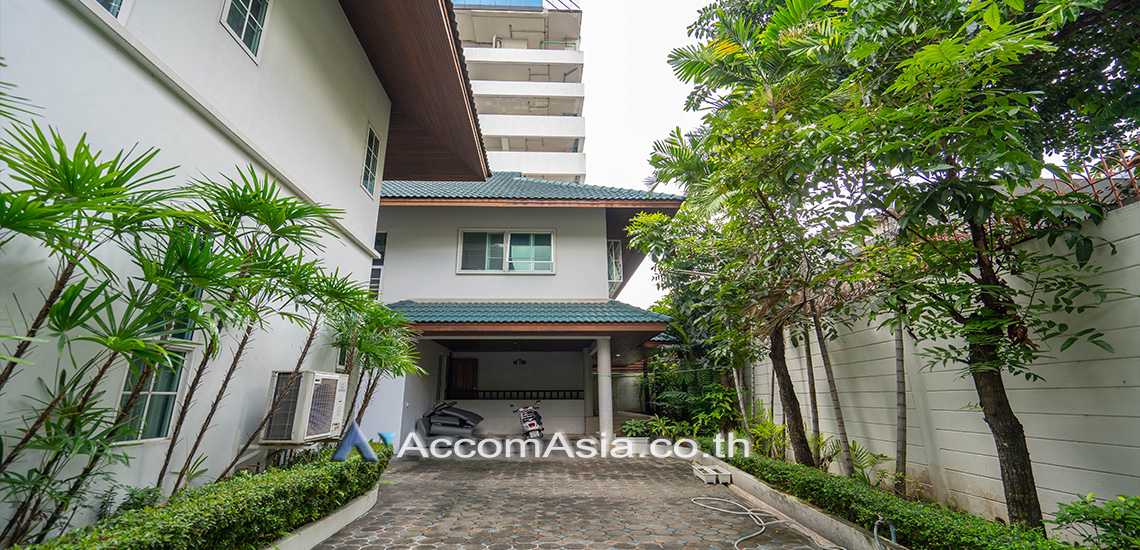  1  4 br House For Rent in Sukhumvit ,Bangkok BTS Ekkamai at House in Compound AA30381
