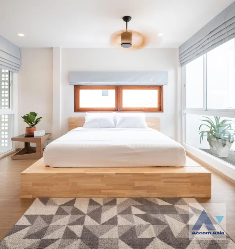 11  5 br House for rent and sale in Sukhumvit ,Bangkok BTS Ekkamai AA30419