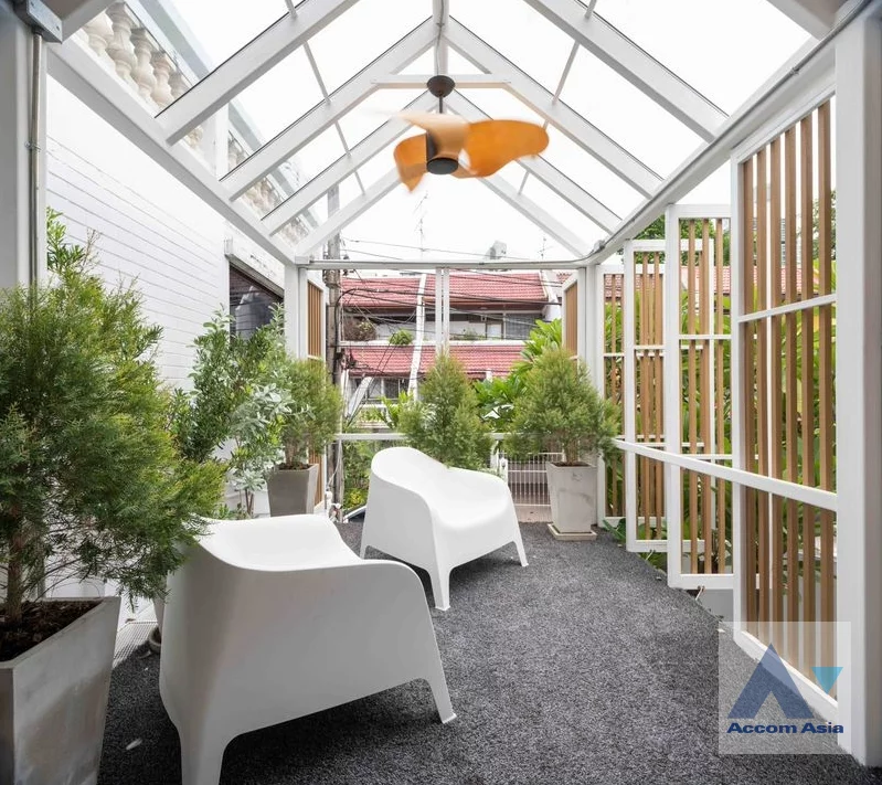 4  5 br House for rent and sale in Sukhumvit ,Bangkok BTS Ekkamai AA30419