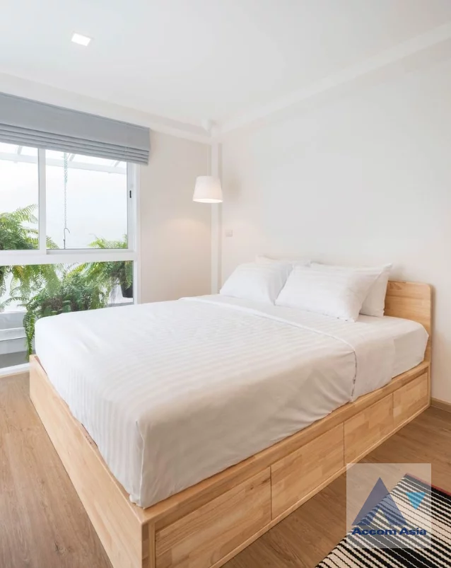 12  5 br House for rent and sale in Sukhumvit ,Bangkok BTS Ekkamai AA30419