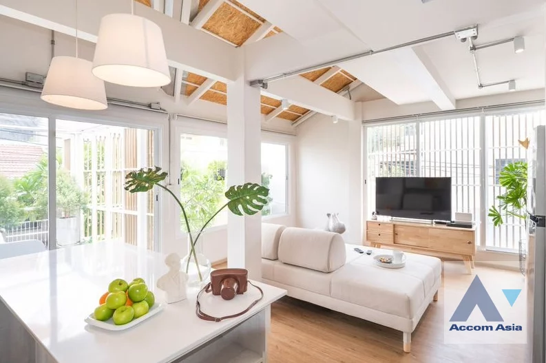 2  5 br House for rent and sale in Sukhumvit ,Bangkok BTS Ekkamai AA30419