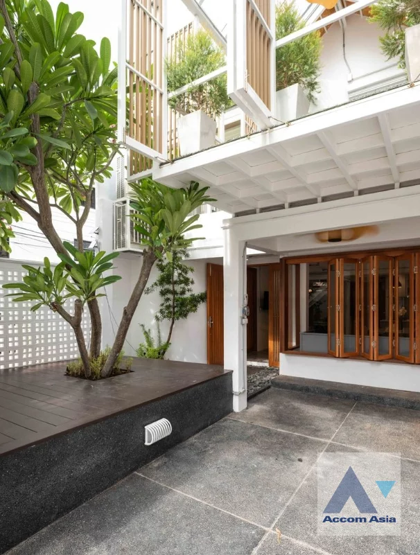 22  5 br House for rent and sale in Sukhumvit ,Bangkok BTS Ekkamai AA30419