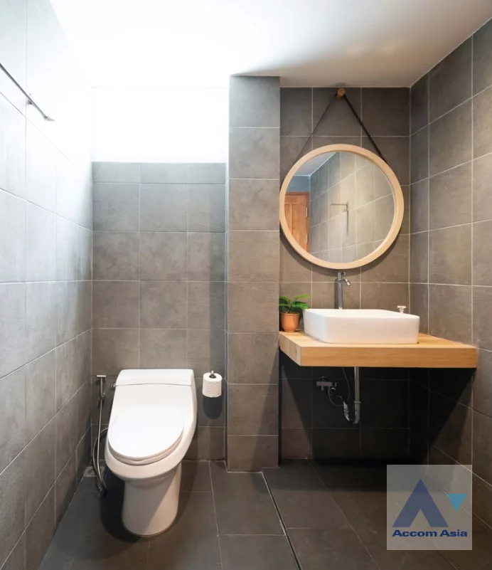 25  5 br House for rent and sale in Sukhumvit ,Bangkok BTS Ekkamai AA30419