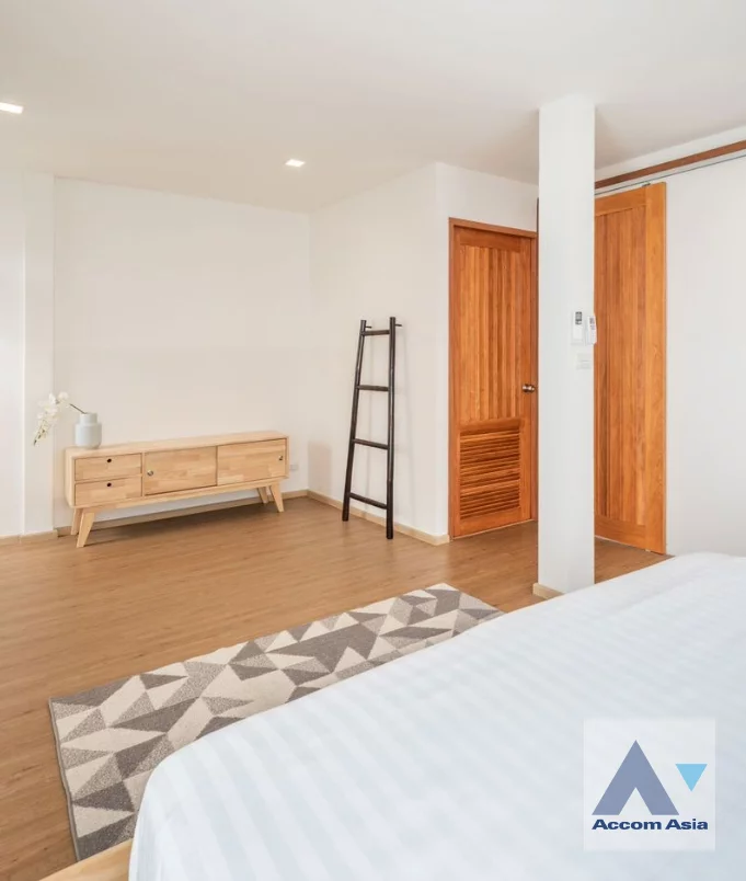 15  5 br House for rent and sale in Sukhumvit ,Bangkok BTS Ekkamai AA30419