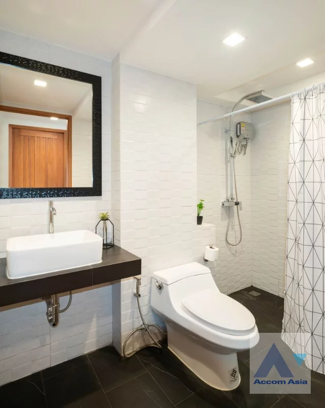 24  5 br House for rent and sale in Sukhumvit ,Bangkok BTS Ekkamai AA30419