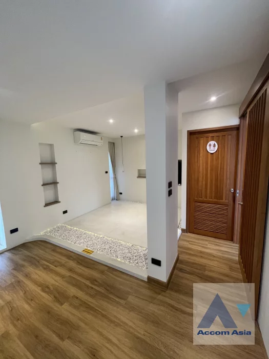 8  5 br House for rent and sale in Sukhumvit ,Bangkok BTS Ekkamai AA30419