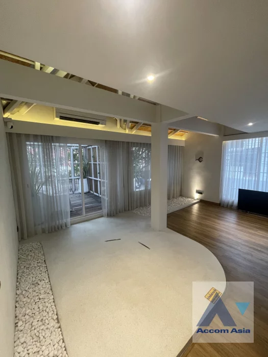 6  5 br House for rent and sale in Sukhumvit ,Bangkok BTS Ekkamai AA30419