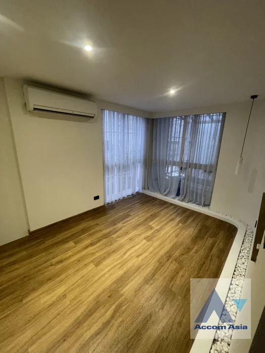 21  5 br House for rent and sale in Sukhumvit ,Bangkok BTS Ekkamai AA30419