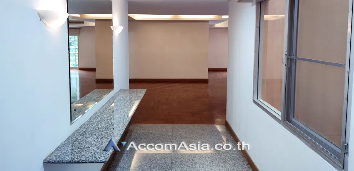 15  5 br Apartment For Rent in Sathorn ,Bangkok MRT Khlong Toei at Low rise Building AA30438