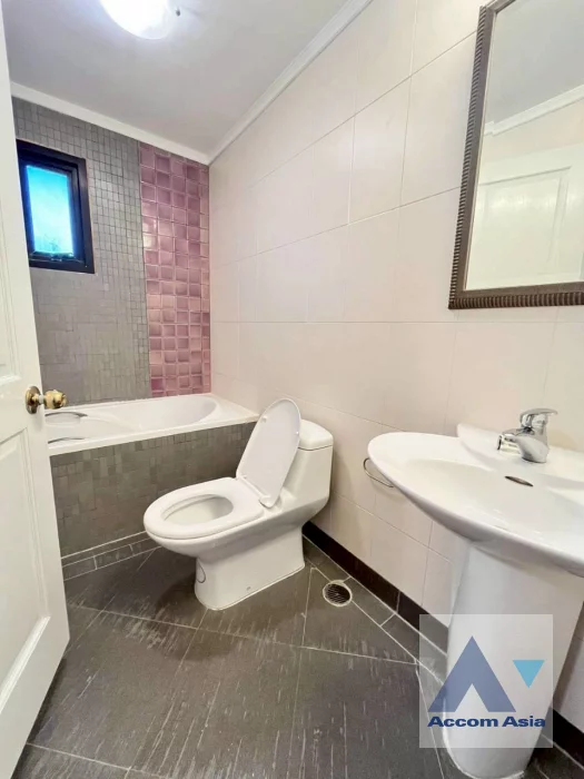 26  2 br Condominium For Rent in Sukhumvit ,Bangkok BTS Ekkamai at Cross Creek AA30480