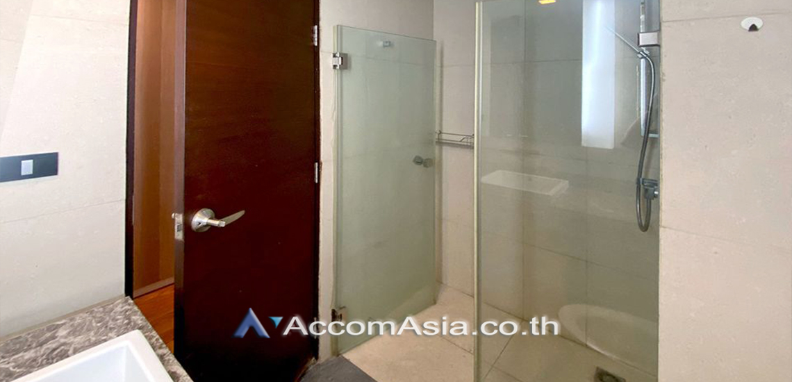 6  1 br Condominium For Sale in Silom ,Bangkok BTS Chong Nonsi at Quad Silom AA30518