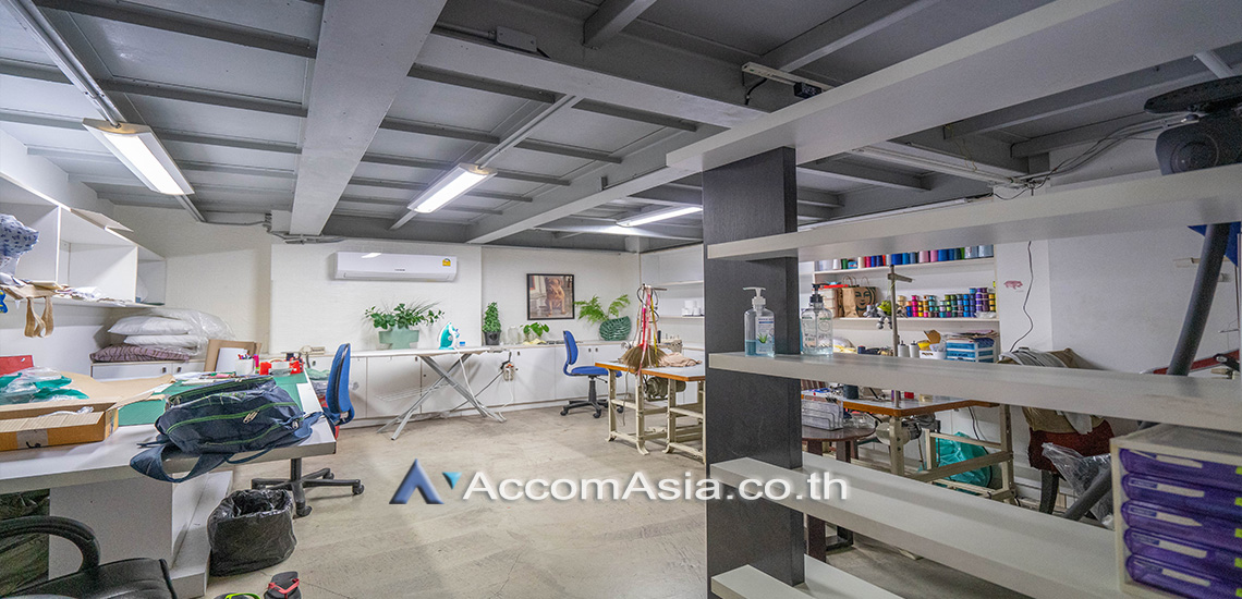 10  Condominium For Sale in Sukhumvit ,Bangkok BTS Thong Lo at Moon Tower AA30532