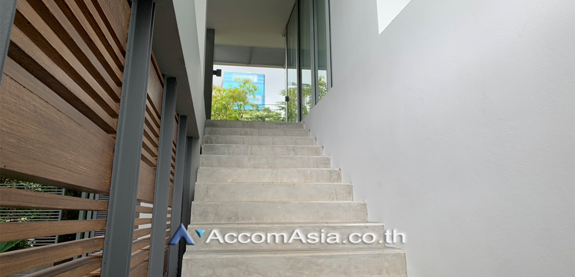 11  2 br House for rent and sale in Ratchadaphisek ,Bangkok MRT Phetchaburi at Modern Executive Houses Compound AA30549