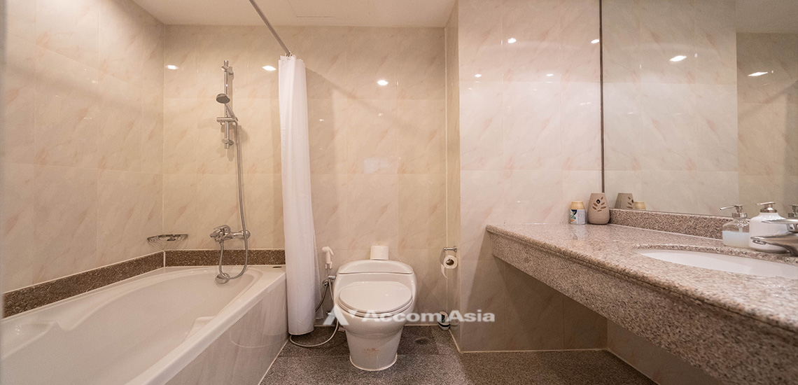 6  1 br Apartment for rent and sale in Ploenchit ,Bangkok BTS Ratchadamri at Step to Lumpini Park AA30570