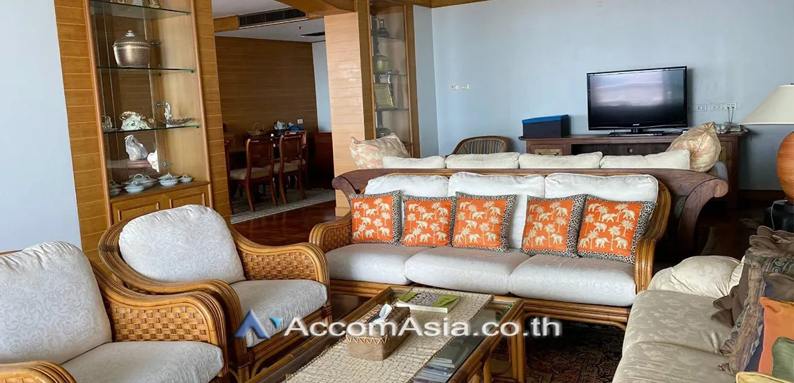 unit 3 Bedrooms  Condominium For Rent in Phaholyothin, Bangkok  (AA30580)