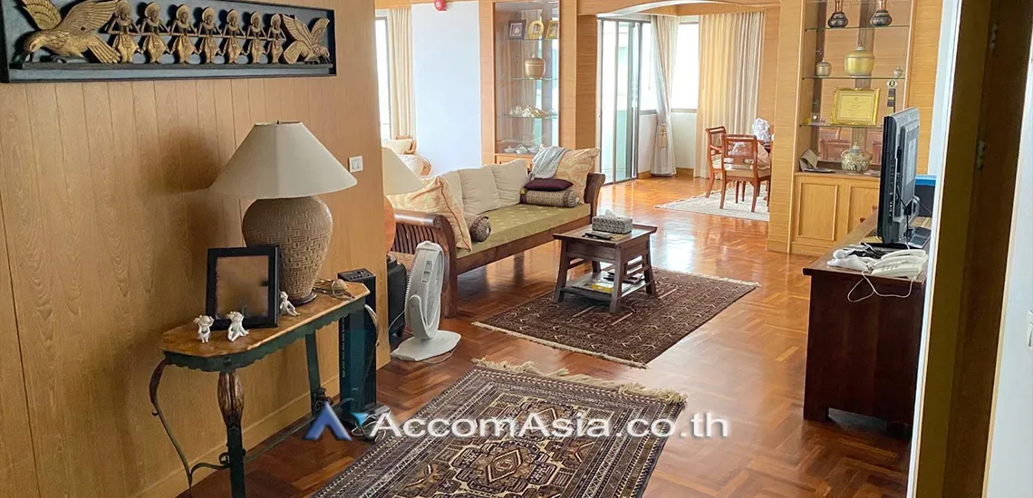 unit 3 Bedrooms  Condominium For Rent in Phaholyothin, Bangkok  (AA30580)