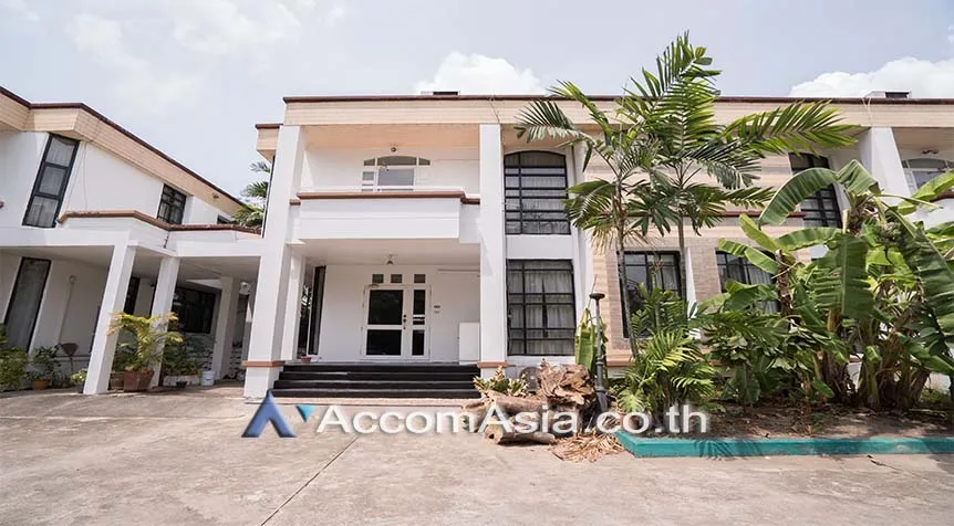 unit 3 Bedrooms  Townhouse For Rent & Sale in Sukhumvit, Bangkok  near BTS Phrom Phong (AA30582)