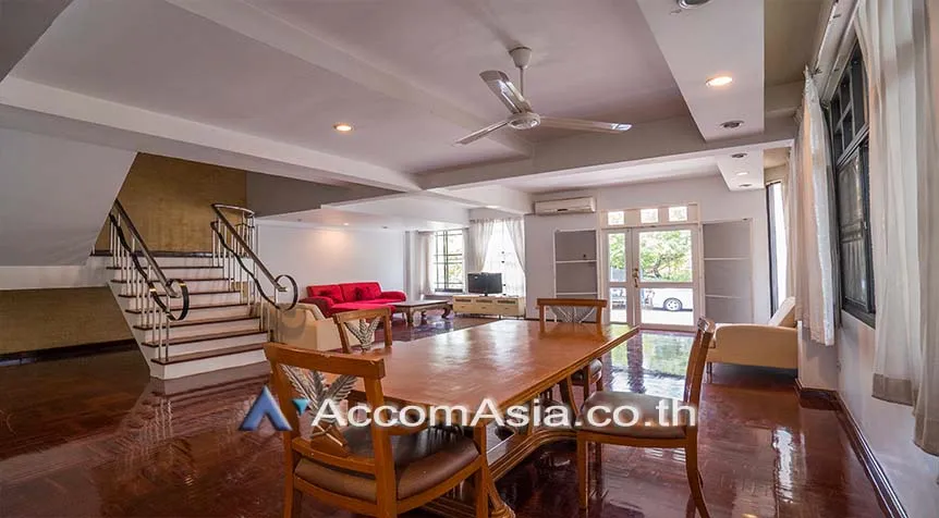 unit 3 Bedrooms  Townhouse For Rent & Sale in Sukhumvit, Bangkok  near BTS Phrom Phong (AA30582)
