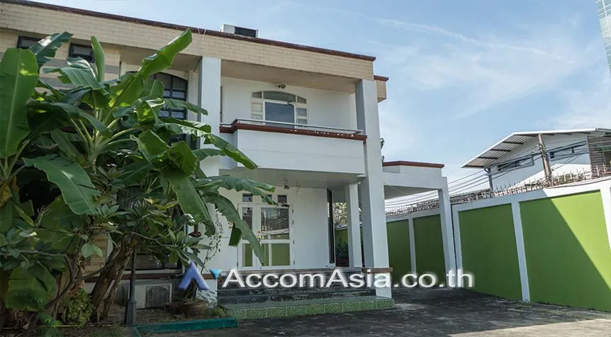 unit 3 Bedrooms  Townhouse For Rent & Sale in Sukhumvit, Bangkok  near BTS Phrom Phong (AA30583)