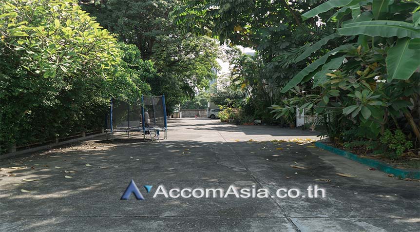 16  3 br Townhouse for rent and sale in Sukhumvit ,Bangkok BTS Phrom Phong at Townhouse in compound AA30583