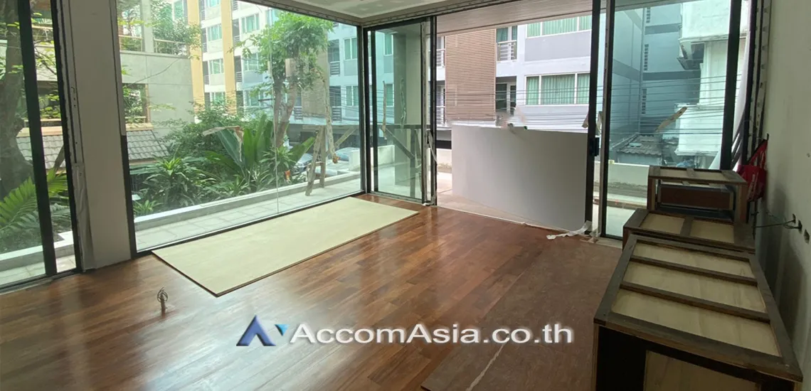 unit 3 Bedrooms  House For Rent in Sukhumvit, Bangkok  near BTS Asok - MRT Sukhumvit (AA30639)