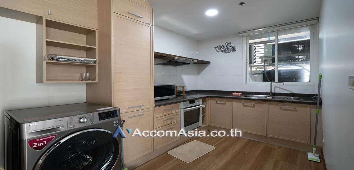 unit 2 Bedrooms  Condominium For Rent in Ploenchit, Bangkok  near BTS Chitlom (AA30675)