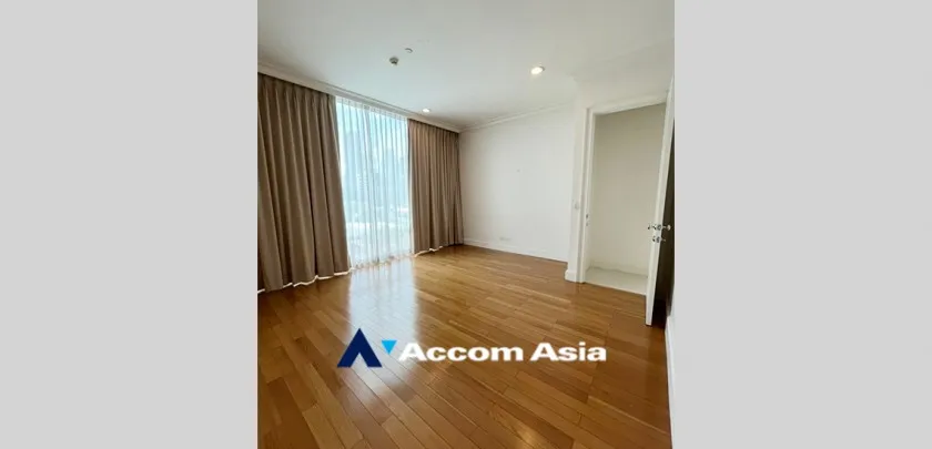 unit 3 Bedrooms  Condominium For Rent in Sukhumvit, Bangkok  near BTS Phrom Phong (AA30684)