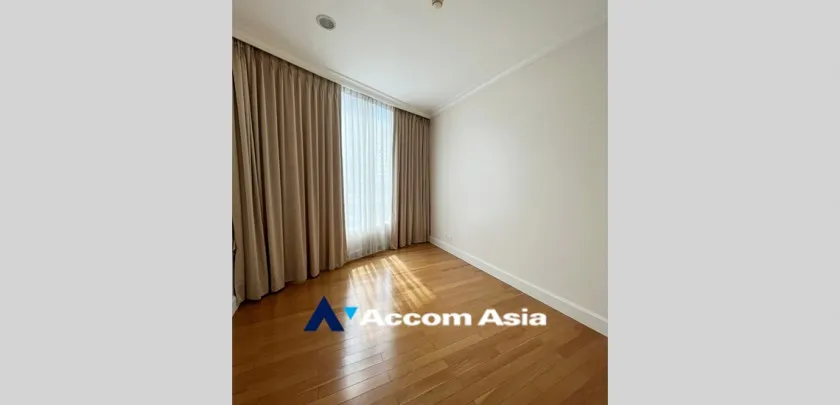 unit 3 Bedrooms  Condominium For Rent in Sukhumvit, Bangkok  near BTS Phrom Phong (AA30684)
