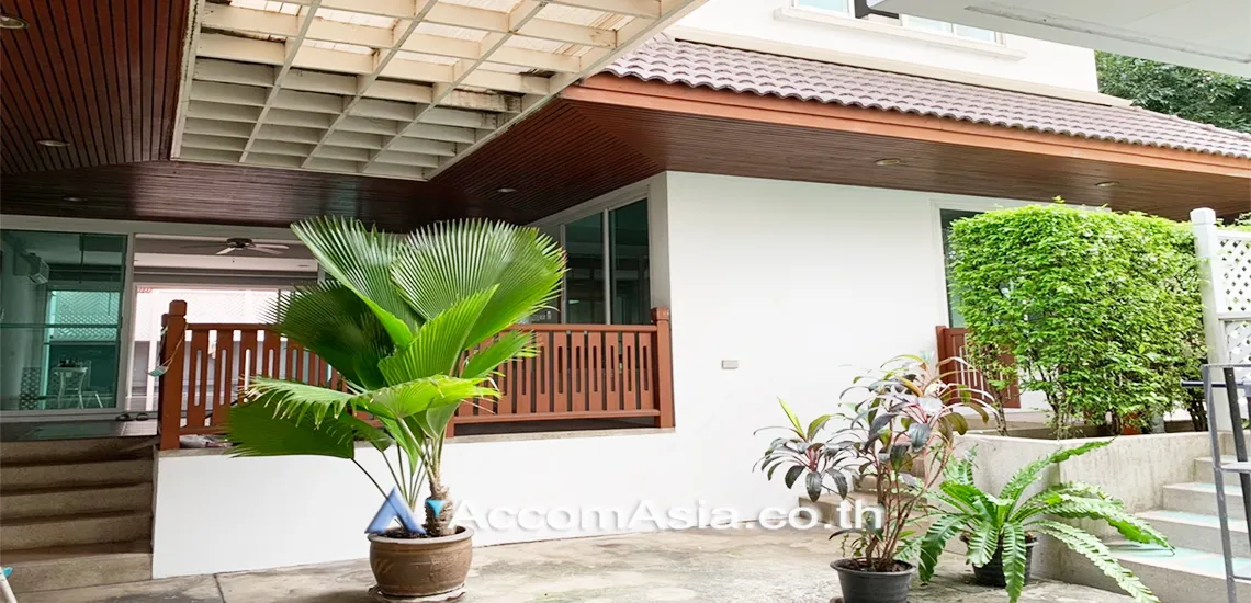 unit 5 Bedrooms  House For Rent in Sukhumvit, Bangkok  near BTS Phrom Phong (AA30688)