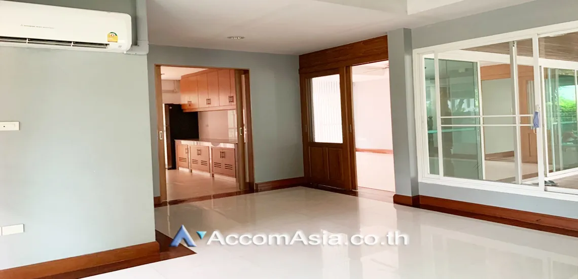 11  5 br House For Rent in Sukhumvit ,Bangkok BTS Phrom Phong at Kid Friendly House Compound AA30688