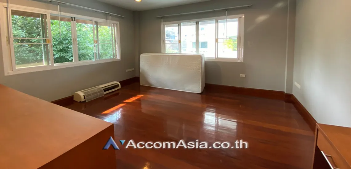 25  5 br House For Rent in Sukhumvit ,Bangkok BTS Phrom Phong at Kid Friendly House Compound AA30688