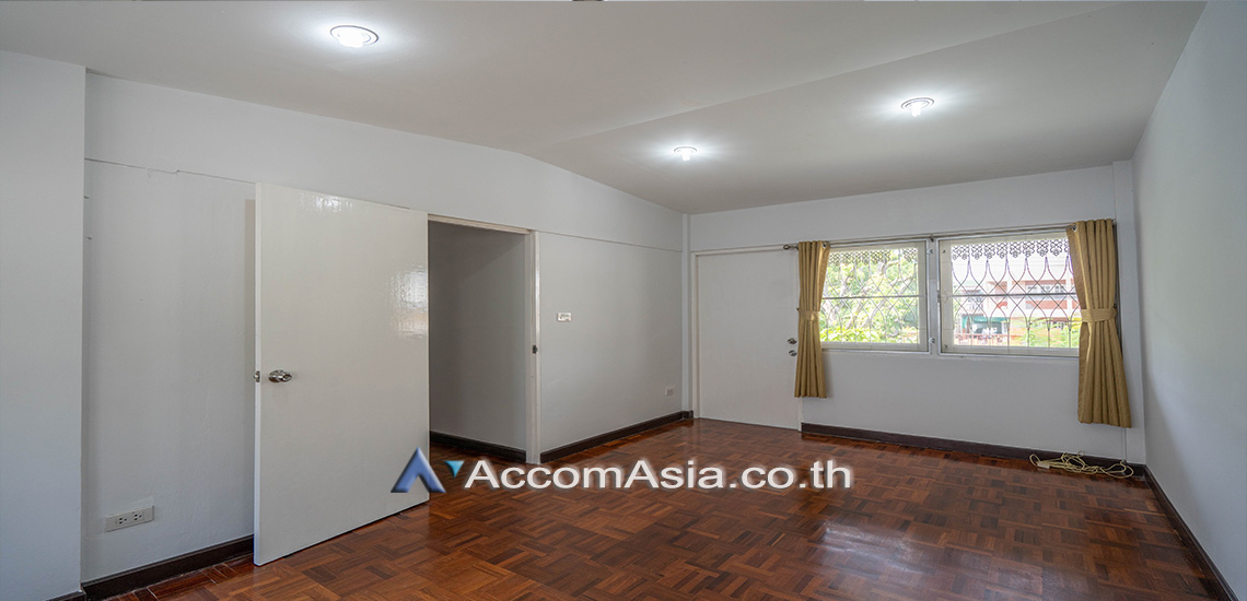 11  3 br House For Rent in Sukhumvit ,Bangkok BTS Phra khanong AA30769