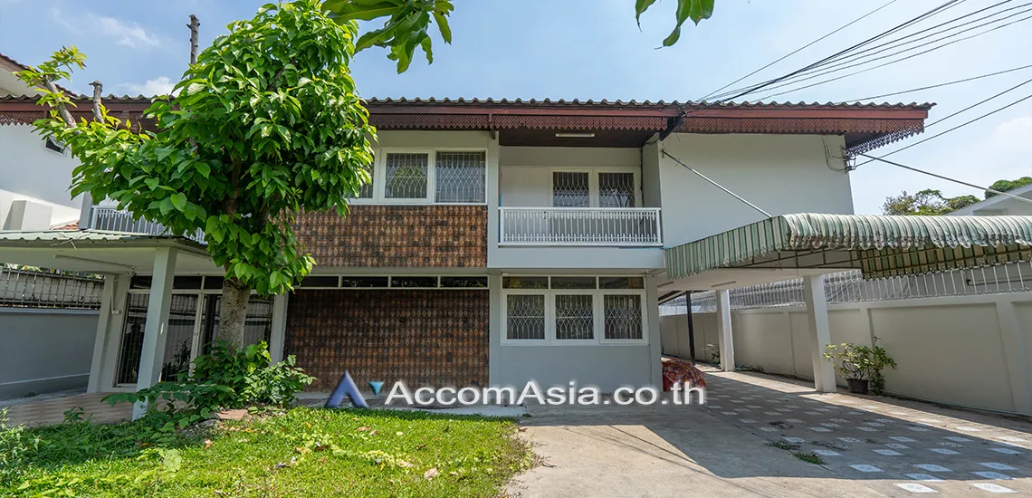 unit 3 Bedrooms  House For Rent in Sukhumvit, Bangkok  near BTS Phra khanong (AA30769)