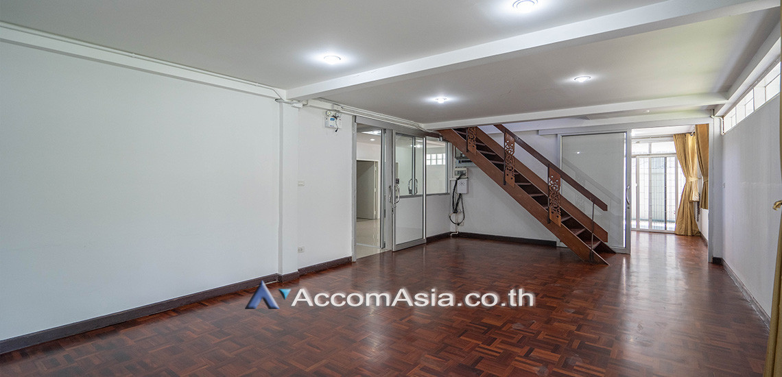 6  3 br House For Rent in Sukhumvit ,Bangkok BTS Phra khanong AA30769