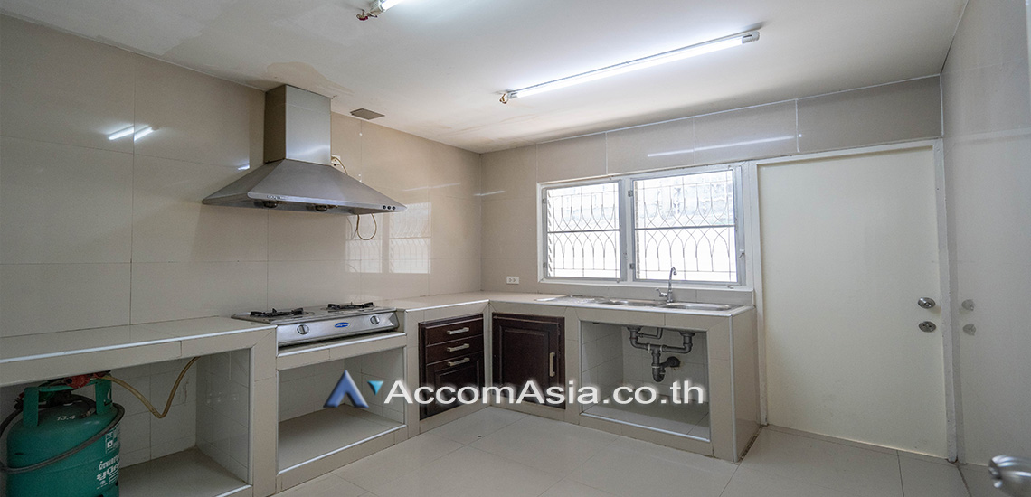 8  3 br House For Rent in Sukhumvit ,Bangkok BTS Phra khanong AA30769