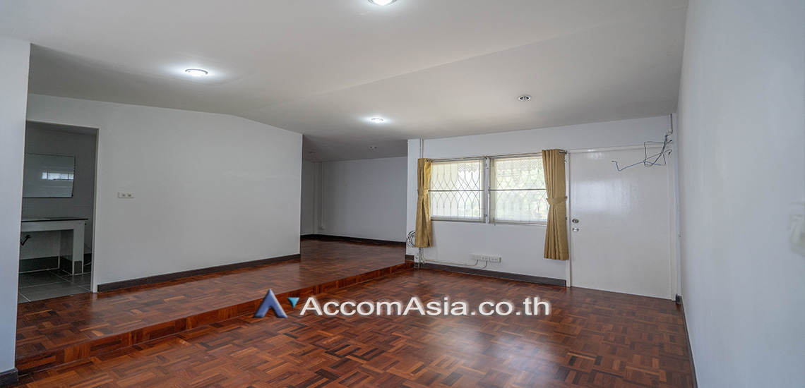 9  3 br House For Rent in Sukhumvit ,Bangkok BTS Phra khanong AA30769