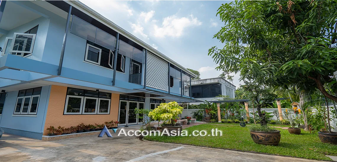  1  3 br House for rent and sale in Sukhumvit ,Bangkok BTS Phra khanong AA30826