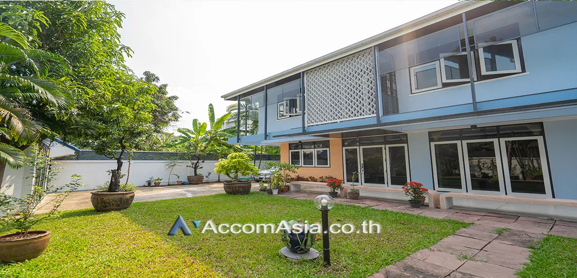 unit 3 Bedrooms  House For Rent & Sale in Sukhumvit, Bangkok  near BTS Phra khanong (AA30826)
