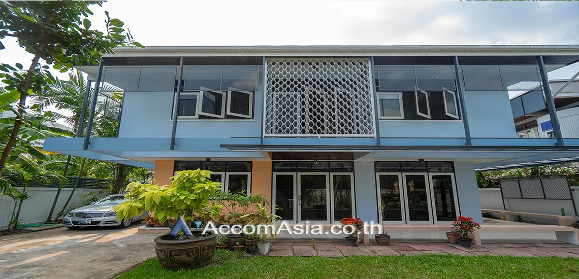  1  3 br House for rent and sale in Sukhumvit ,Bangkok BTS Phra khanong AA30826