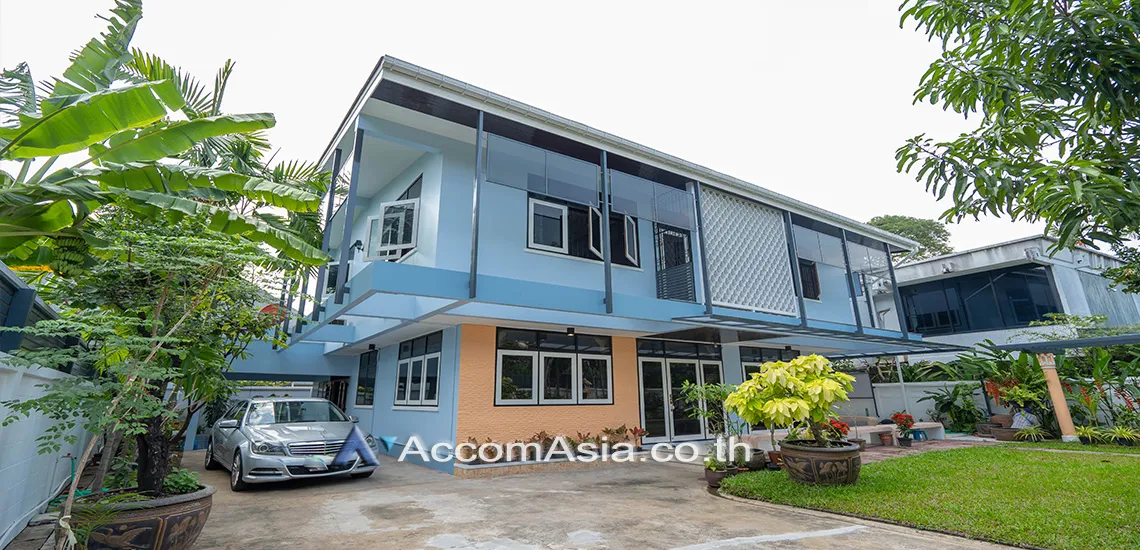 4  3 br House for rent and sale in Sukhumvit ,Bangkok BTS Phra khanong AA30826