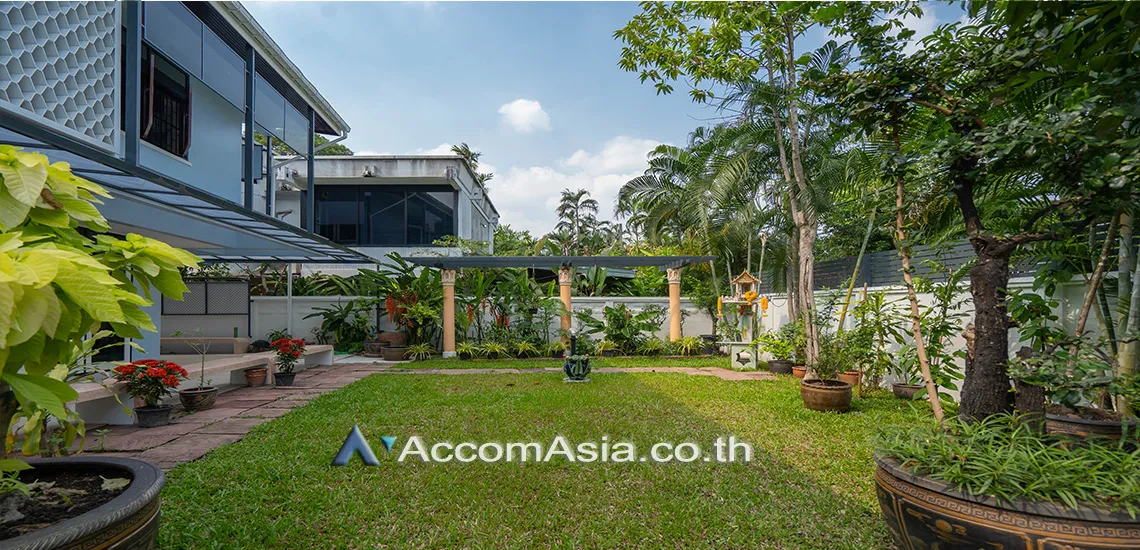 5  3 br House for rent and sale in Sukhumvit ,Bangkok BTS Phra khanong AA30826