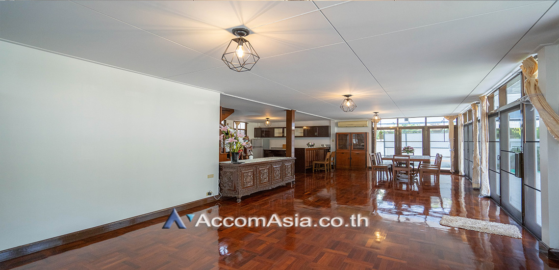 9  3 br House for rent and sale in Sukhumvit ,Bangkok BTS Phra khanong AA30826