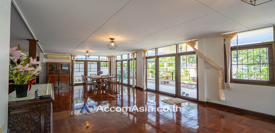 10  3 br House for rent and sale in Sukhumvit ,Bangkok BTS Phra khanong AA30826