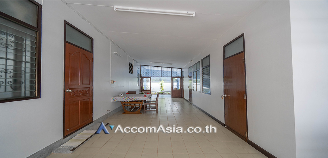 16  3 br House for rent and sale in Sukhumvit ,Bangkok BTS Phra khanong AA30826