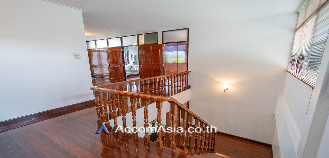 19  3 br House for rent and sale in Sukhumvit ,Bangkok BTS Phra khanong AA30826