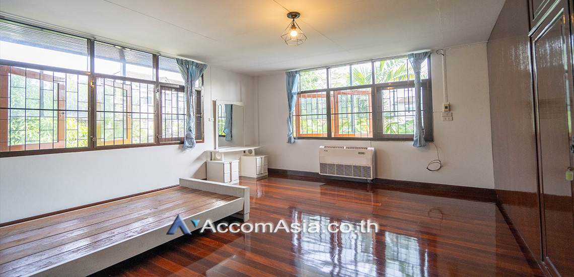 20  3 br House for rent and sale in Sukhumvit ,Bangkok BTS Phra khanong AA30826
