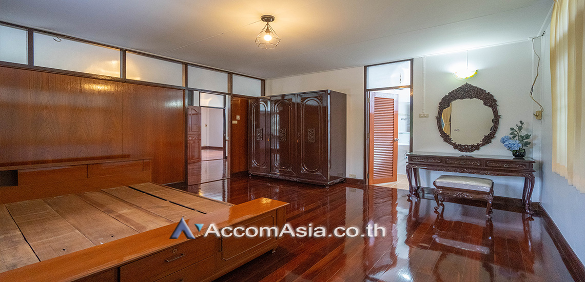 22  3 br House for rent and sale in Sukhumvit ,Bangkok BTS Phra khanong AA30826