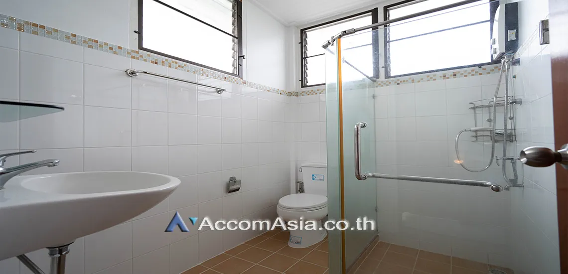 25  3 br House for rent and sale in Sukhumvit ,Bangkok BTS Phra khanong AA30826