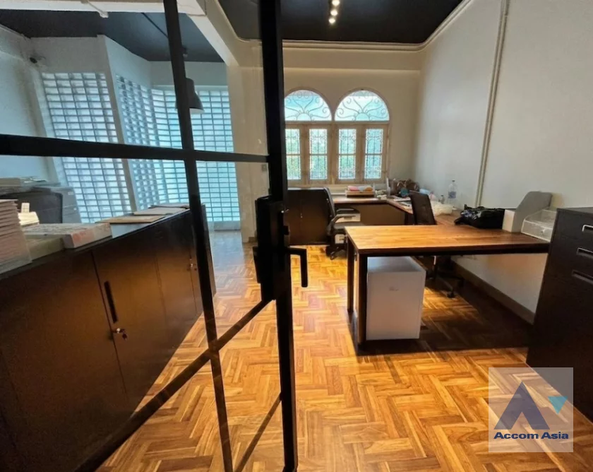 5  3 br Townhouse for rent and sale in Sathorn ,Bangkok BTS Chong Nonsi AA30861